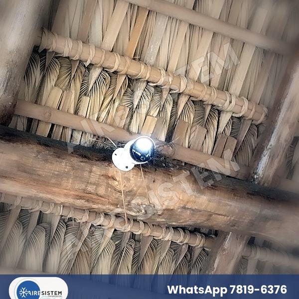 Cámara bajo techo de palma – Aire Sistem, El Salvador